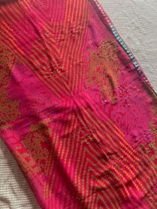 Pink &amp; Red Bandhani Patterned Saree