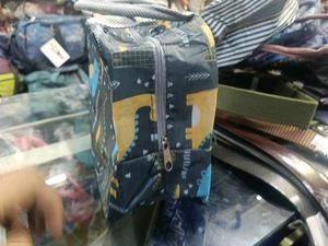 Trendy Lunch Bag With Heat Support Inside Fixed Pr