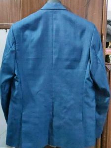 Men&#39;s Wearing Blazer