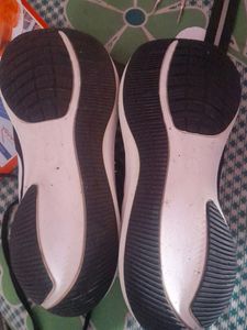 Shoose Black And White Colour