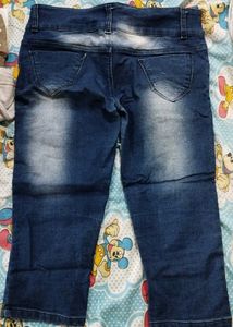 Blue Designer Capri Jeans