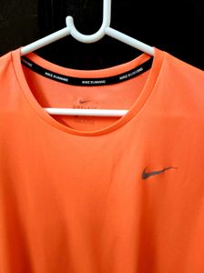 Nike Women&#39;s Running T-Shirt Coral Small