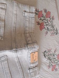 Wide Leg Cargo Jeans