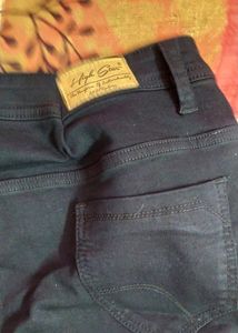 High Star Leg Distressed Jean