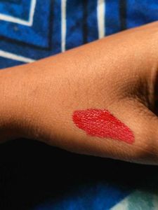 Neckline Long Stay Lipstick