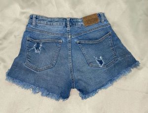 zara distressed denim shorts