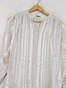 Off White Casual Top (Women)