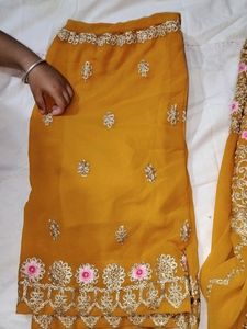 Girl Nayra Cut Suit With Plazo