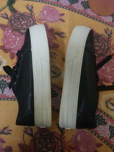 Levi&#39;s Black Casual Shoes