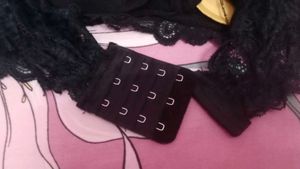 blalck strapless bra