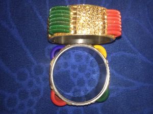 Price drop on Metallic gold stone Glass Bread Bangles Sets