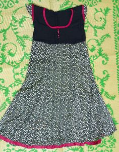 Trendy Kurti/Top For Sale (All Over Black And Gold