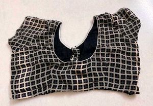 Navy Blue &amp; White Checked Saree With Blouse