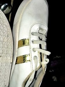 White , व्हाइट स्नीकर्स दिस यह केवल एक बार पहने है