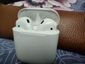 Apple Airpods Gen 2 With case