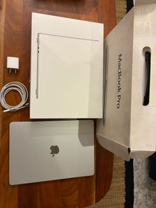 MacBook Air 15” (M2, 2023) – Silver