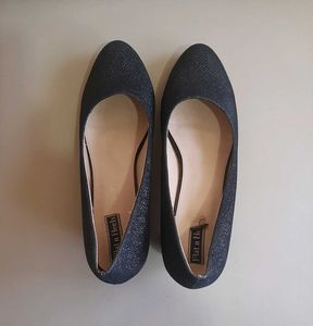Flat n Heels Womens Black Pumps