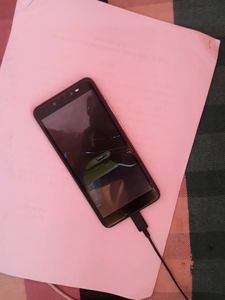 I kall phone  new phone 5 se 8 din us huaa bas iska disply nahi ha baki sab thik ha all working no replacement