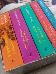 A Court of Thorns and Roses Set