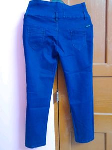 New Navy Blue Jeans With Button Closures 💙