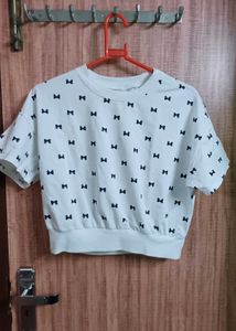 NEW Trendy White Top With Bows