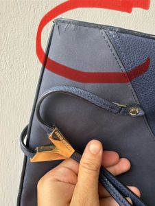 new Victoria&#39;s Secret Tote Bag( check flaws)