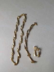 Vintage Gold-Tone Necklace & Earring Set