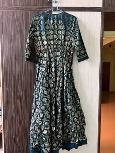 Women Printed Keyhole Neck Fit and Flare Dress