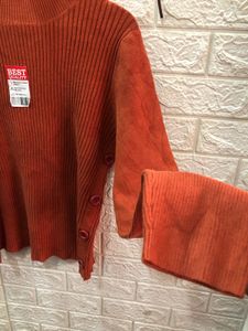 OMG that sweater🎗️🕶️👜