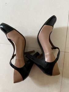High Heels 👠 In Color Nude And Black