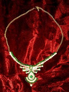 Green Stone Necklace Set