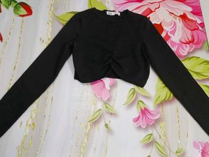 (1100)Zara Black Ruched Cropped Long Sleeve