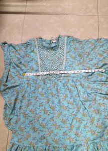 Women&#39;s Top.Size 34.Length 37.