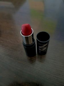 NYBae 🔥❗️Free❗️Ruby Red Shade 💄 😍 ✨️