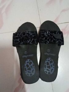 Pair of Womens&#39; Slipper