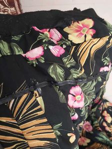 Black Skirt only dor 399/-
