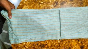 Set Of 2 Kurtas And I Shirt