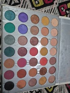 The Jaclyn Eyeshadow Palette