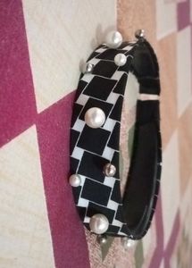 A Beautiful Pearl Hair Band