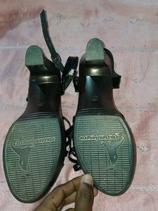 Lates Women Black Heels