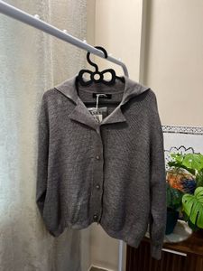 Elegant Grey Knit Cardigan