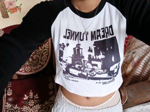 ୨ . ࣪ Long sleeved crop top ! 🍙