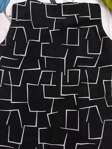 Geometric Print Sleeveless Short Kurta