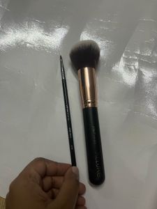Sigma Beauty E05 Eyeliner And Allure Powder Brush