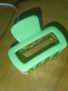 Green Hair Claw Clip