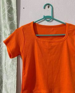 pretty casual orange top 🍊