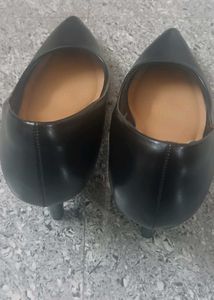 Black Pumps