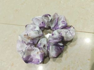 Hair Bow And Hand