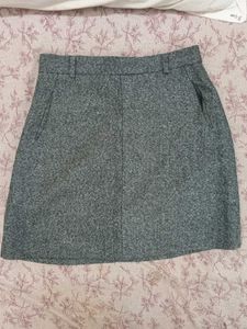 Black & Grey Mini Skirt – Trendy & Lightly Worn!