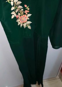 Side Slit Kurta Set For Women With Embroidery
